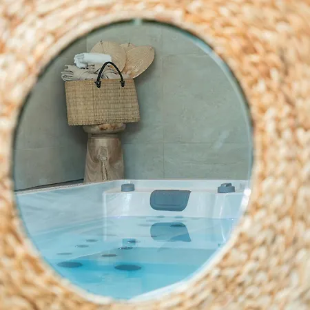 Romantiques Avec Jacuzzi - Marne-la-vallée - Le Jardin De Vos Secrets 4* Mouroux