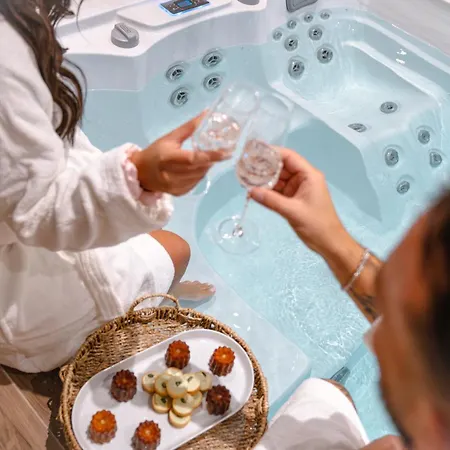 Romantiques Avec Jacuzzi - Marne-la-vallée - Le Jardin De Vos Secrets Pensión Mouroux