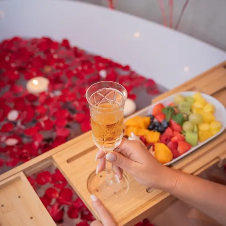 Romantiques Avec Jacuzzi - Marne-la-vallée - Le Jardin De Vos Secrets