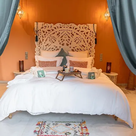 Pensión Romantiques Avec Jacuzzi - Marne-la-vallée - Le Jardin De Vos Secrets 4*