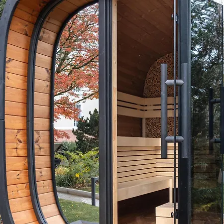 Pensjonat Romantiques Avec Jacuzzi - Marne-la-vallee - Le Jardin De Vos Secrets 4*