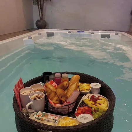 Romantiques Avec Jacuzzi - Marne-la-vallee - Le Jardin De Vos Secrets 4* Mouroux